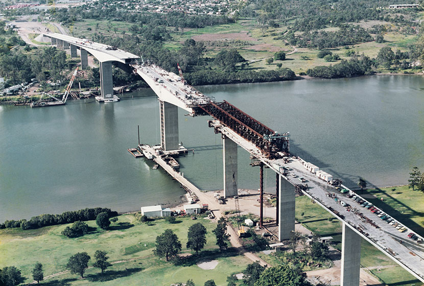 1985. Construction of the of the Gateway Bridge, Brisbane.