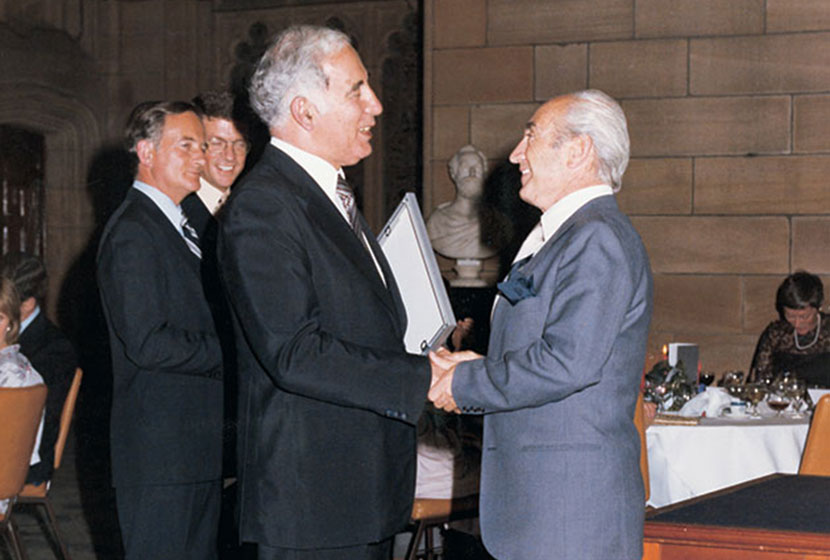 1978. Governor-General Sir Zelman Cowen presents Franco with the Business in the Arts Award.