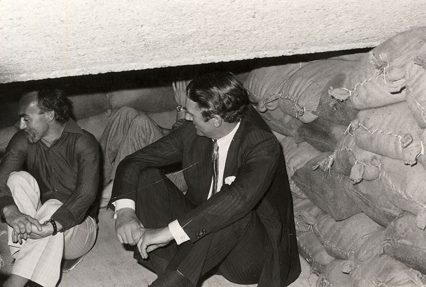 1976. Opening of the second Biennale of Sydney. P.M. Malcolm Fraser leaning on an artwork.