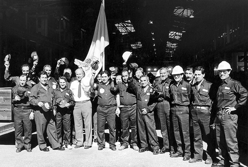 1986. Italian workers celebrating Pope John Paul II’s visit to Transfield in Seven Hills.